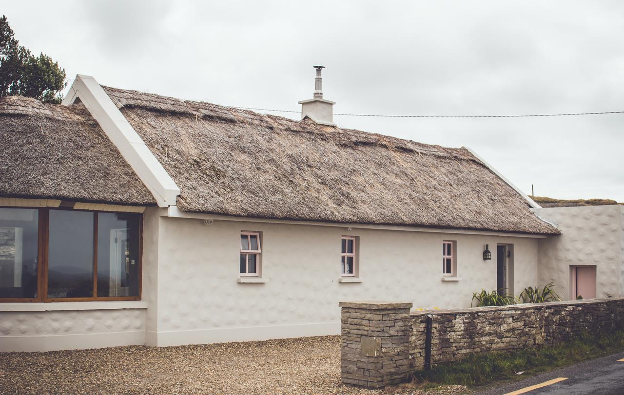 Storytellers Cottage Ballycotteen 外观 照片