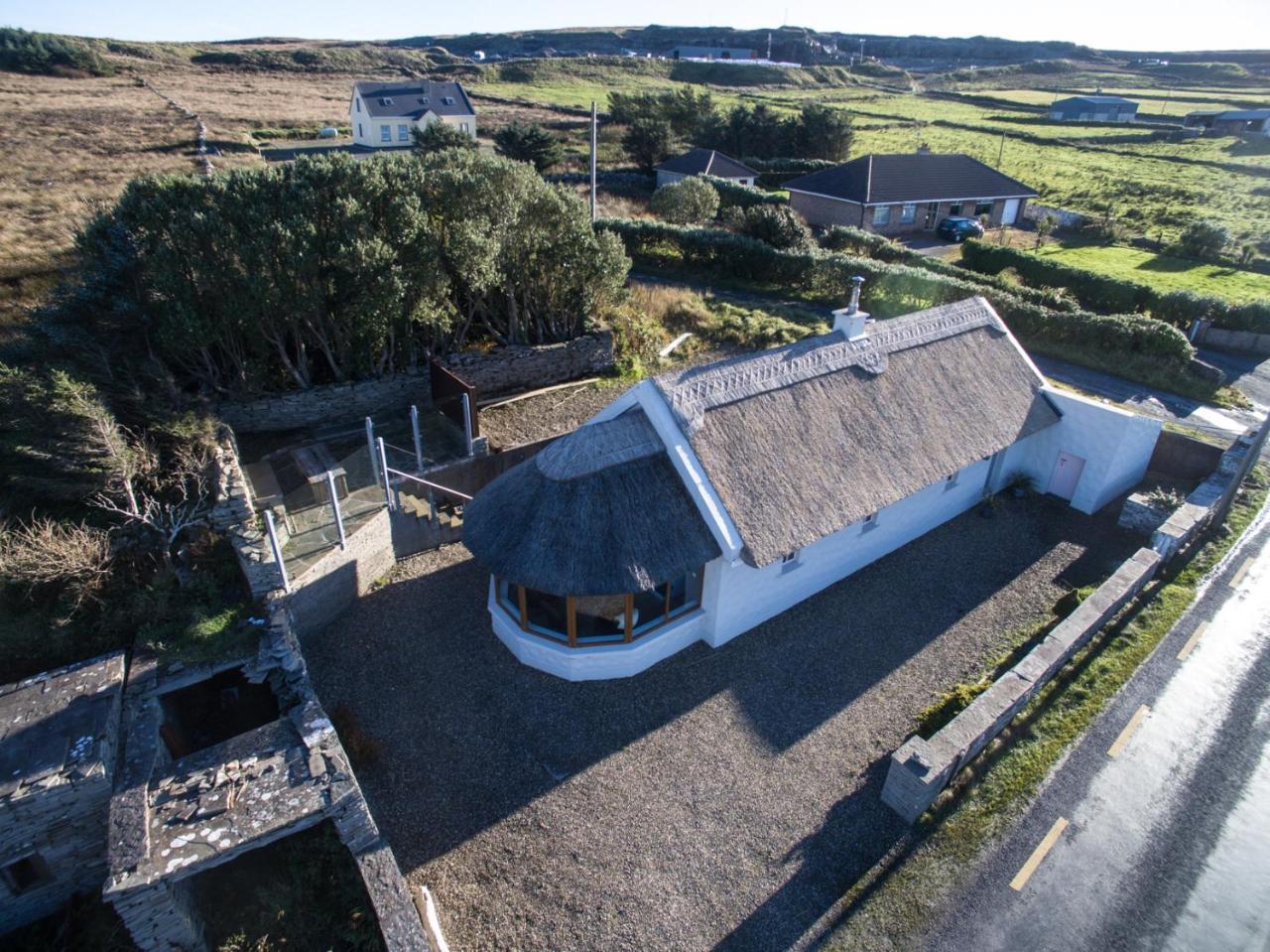 Storytellers Cottage Ballycotteen 外观 照片