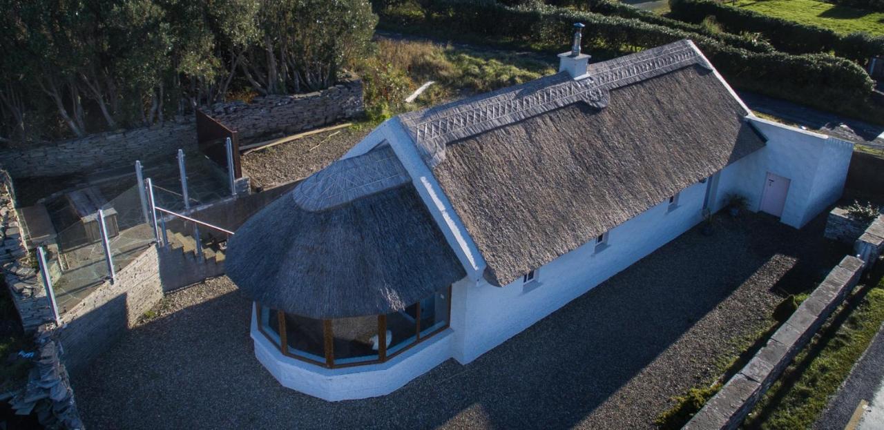 Storytellers Cottage Ballycotteen 外观 照片