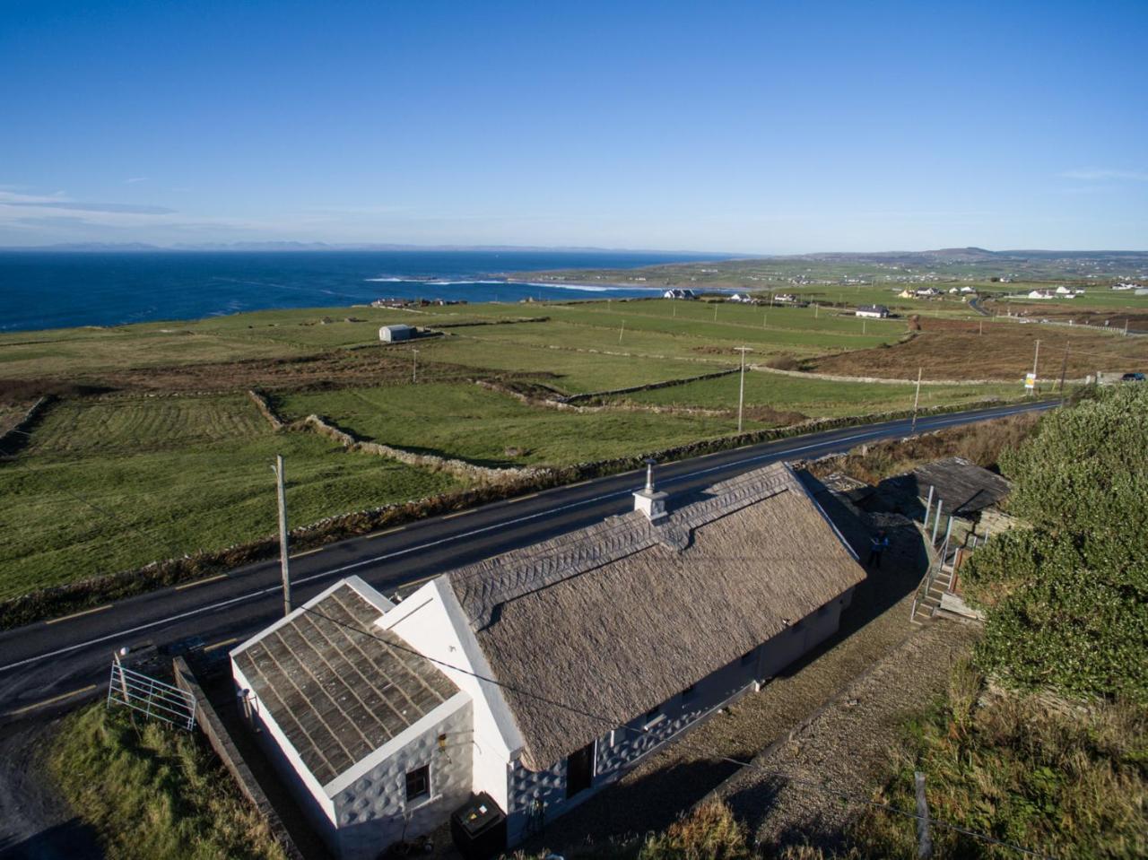 Storytellers Cottage Ballycotteen 外观 照片