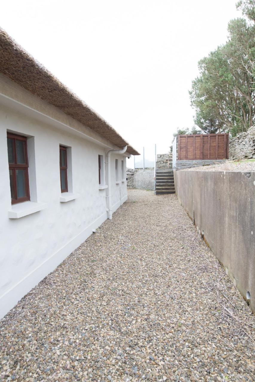 Storytellers Cottage Ballycotteen 外观 照片